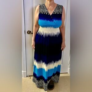 Jon & Anna New York V- Neck Sleeveless Woman Dress .Size: M. Made in China